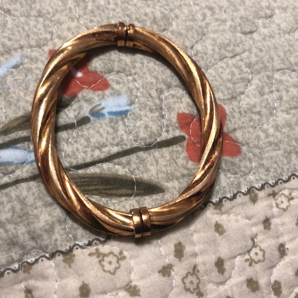 Bangle bracelet